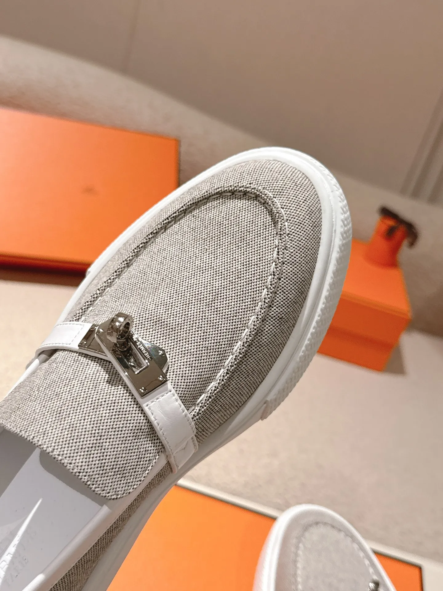 Men's shoes 💰640💰 Hermes# New Kelly buckle thick-soled loafers. Upper: cowhide/suede material. Lining: sheepskin lining. Outsole: exclusive molded outsole. Size: women's size 35-40, men's size 39-45 (female 41/male 46 customized, non-refundable)